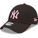 shapka-izvita-cherna-reguliruem-za-deca-rosa-9forty-league-essential-na-new-york-yankees-mlb-ot-new-era