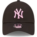 shapka-izvita-cherna-reguliruem-za-deca-rosa-9forty-league-essential-na-new-york-yankees-mlb-ot-new-era