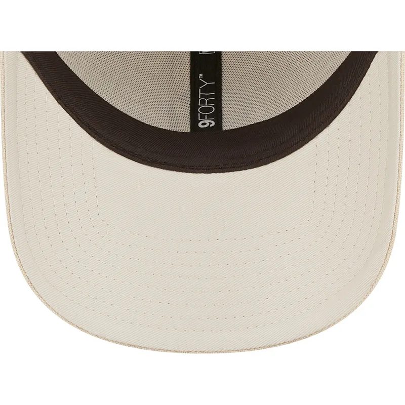 shapka-izvita-bezhov-reguliruem-9forty-linen-na-new-york-yankees-mlb-ot-new-era