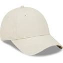 shapka-izvita-bezhov-reguliruem-9forty-monogram-na-new-york-yankees-mlb-ot-new-era
