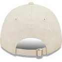 buet-beige-justerbar-kasket-til-kvinder-9forty-monogram-fra-new-york-yankees-mlb-fra-new-era
