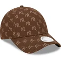 shapka-izvita-kafyav-reguliruem-9forty-monogram-na-new-york-yankees-mlb-ot-new-era