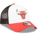 shapka-izvita-traker-chervena-snapbek-a-frame-team-colour-na-chicago-bulls-nba-ot-new-era