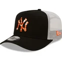 schwarz-weisse-trucker-kappe-mit-orangefarbenem-logo-a-frame-seasonal-infill-der-new-york-yankees-mlb-von-new-era