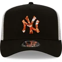 schwarz-weisse-trucker-kappe-mit-orangefarbenem-logo-a-frame-seasonal-infill-der-new-york-yankees-mlb-von-new-era