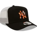 schwarz-weisse-trucker-kappe-mit-orangefarbenem-logo-a-frame-seasonal-infill-der-new-york-yankees-mlb-von-new-era