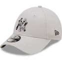 shapka-izvita-siv-reguliruem-9forty-seasonal-infill-na-new-york-yankees-mlb-ot-new-era