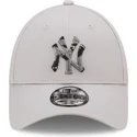 shapka-izvita-siv-reguliruem-9forty-seasonal-infill-na-new-york-yankees-mlb-ot-new-era