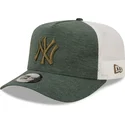 shapka-izvita-shapka-traker-zelena-snapbek-a-frame-jersey-essential-na-new-york-yankees-mlb-ot-new-era