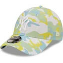 shapka-izvita-zelena-reguliruem-9forty-all-over-print-seasonal-na-new-york-yankees-mlb-ot-new-era
