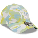 shapka-izvita-zelena-reguliruem-9forty-all-over-print-seasonal-na-new-york-yankees-mlb-ot-new-era