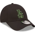 shapka-izvita-cherna-reguliruem-9forty-neon-outline-na-los-angeles-dodgers-mlb-ot-new-era
