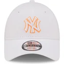 shapka-izvita-byala-reguliruem-9forty-neon-outline-na-new-york-yankees-mlb-ot-new-era