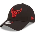 shapka-izvita-cherna-reguliruem-9forty-neon-outline-na-chicago-bulls-nba-ot-new-era