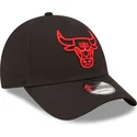 shapka-izvita-cherna-reguliruem-9forty-neon-outline-na-chicago-bulls-nba-ot-new-era
