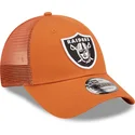 shapka-izvita-oranzhev-reguliruema-a-frame-home-field-na-las-vegas-raiders-nfl-ot-new-era