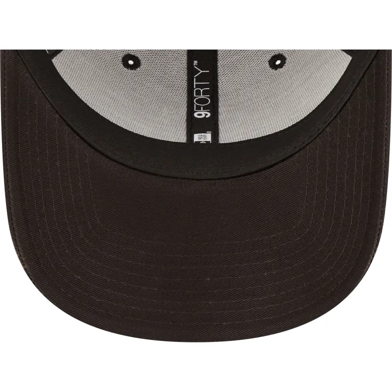 sort-justerbar-curved-kasket-med-gront-logo-9forty-league-essential-fra-new-york-yankees-mlb-fra-new-era