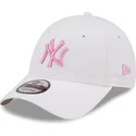 shapka-izvita-byala-reguliruem-rosa-9forty-league-essential-na-new-york-yankees-mlb-ot-new-era