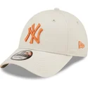 shapka-izvita-bezhov-reguliruem-9forty-league-essential-na-new-york-yankees-mlb-ot-new-era