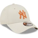 shapka-izvita-bezhov-reguliruem-9forty-league-essential-na-new-york-yankees-mlb-ot-new-era