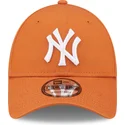 shapka-izvita-oranzhev-reguliruem-9forty-league-essential-na-new-york-yankees-mlb-ot-new-era