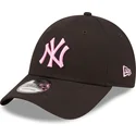 shapka-izvita-cherna-reguliruem-rosa-9forty-league-essential-na-new-york-yankees-mlb-ot-new-era