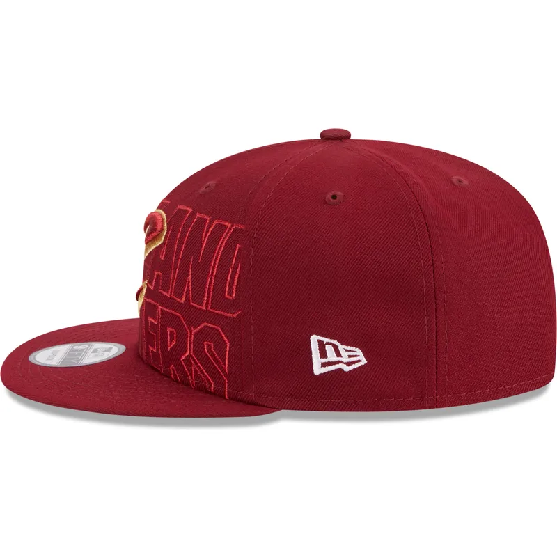 shapka-ploska-chervena-snapbek-9fifty-draft-edition-2023-na-cleveland-cavaliers-nba-ot-new-era
