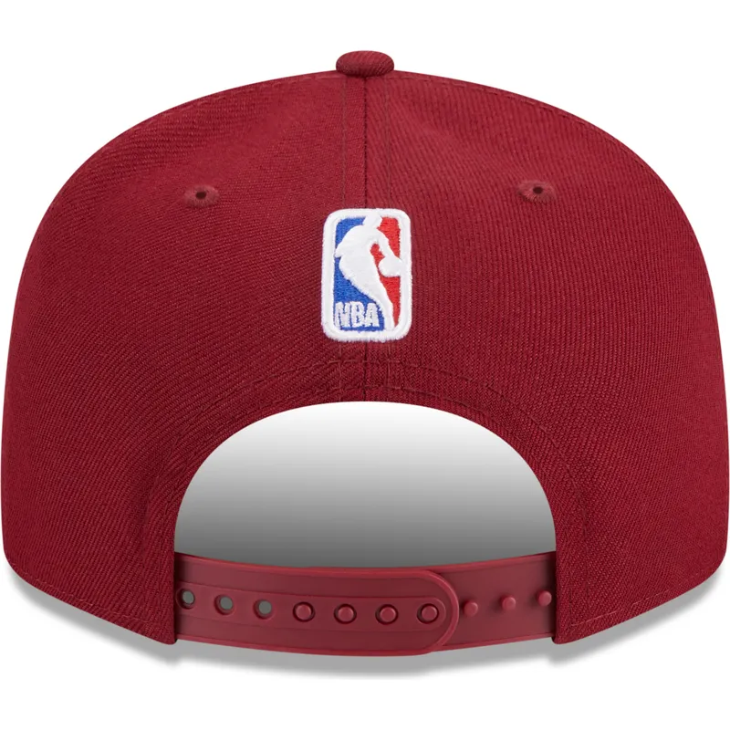 shapka-ploska-chervena-snapbek-9fifty-draft-edition-2023-na-cleveland-cavaliers-nba-ot-new-era