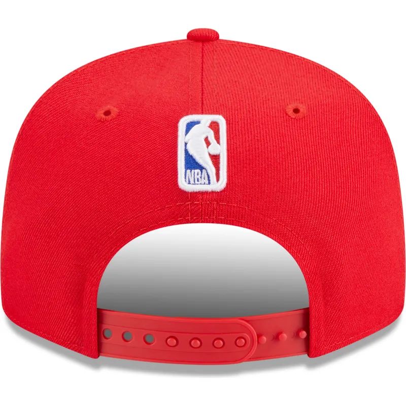 shapka-ploska-chervena-snapbek-9fifty-draft-edition-2023-na-chicago-bulls-nba-ot-new-era shapka-ploska-chervena-snapbek-9fifty-draft-edition-2023-na-chicago-bulls-nba-ot-new-era