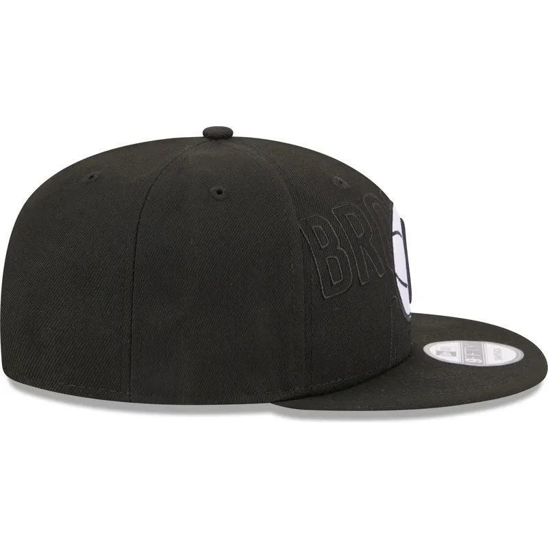 sort-flad-snapback-9fifty-draft-edition-2023-kasket-fra-brooklyn-nets-nba-fra-new-era