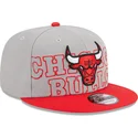 shapka-ploska-siv-snapbek-9fifty-draft-edition-2023-na-chicago-bulls-nba-ot-new-era