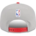 graue-und-rote-flache-snapback-kappe-9fifty-draft-edition-2023-von-chicago-bulls-nba-von-new-era