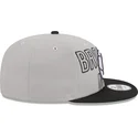shapka-ploska-siv-snapbek-9fifty-draft-edition-2023-na-brooklyn-nets-nba-ot-new-era