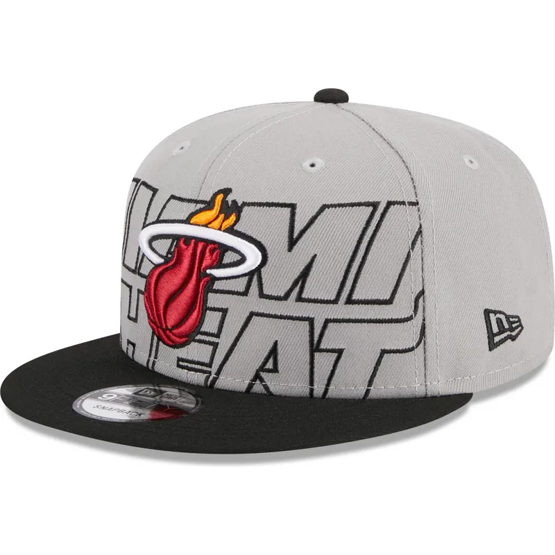 shapka-ploska-siv-snapbek-9fifty-draft-edition-2023-na-miami-heat-nba-ot-new-era