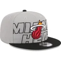 shapka-ploska-siv-snapbek-9fifty-draft-edition-2023-na-miami-heat-nba-ot-new-era