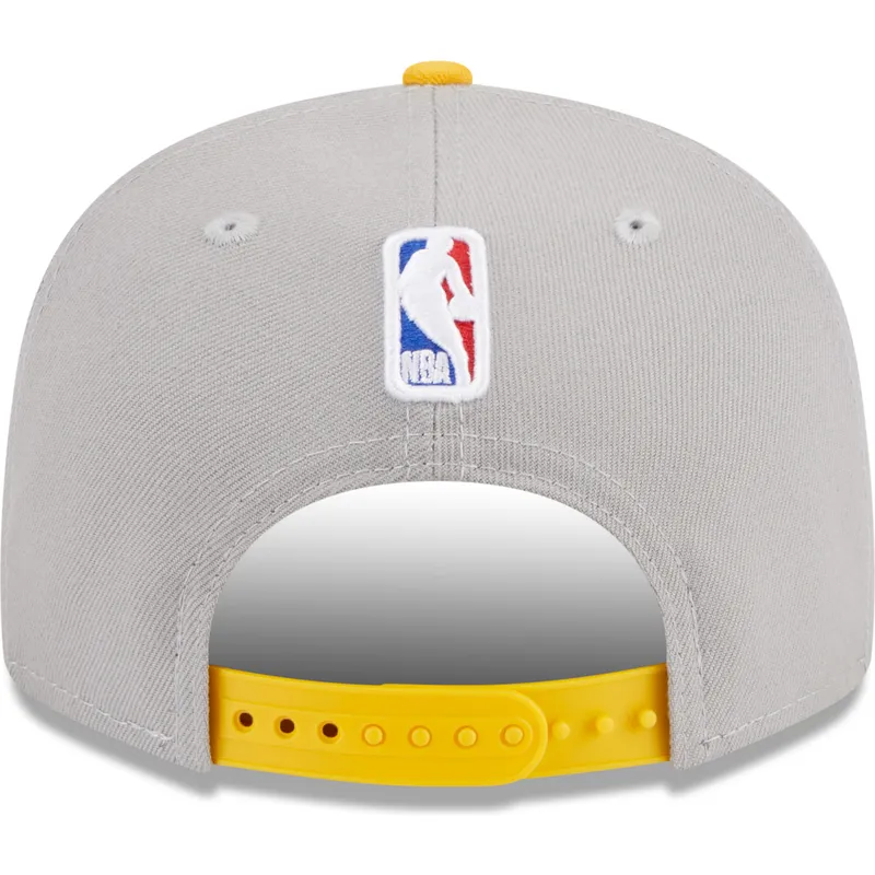 shapka-ploska-siv-snapbek-9fifty-draft-edition-2023-na-los-angeles-lakers-nba-ot-new-era