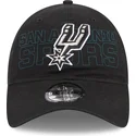 shapka-izvita-cherna-reguliruem-9twenty-draft-edition-2023-na-san-antonio-spurs-nba-ot-new-era