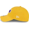 verstellbare-gelbe-kappe-mit-gebogenem-schirm-9twenty-draft-edition-2023-der-los-angeles-lakers-nba-von-new-era