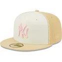 shapka-ploska-bezhov-prilepnala-rosa-59fifty-seam-stitch-na-new-york-yankees-mlb-ot-new-era