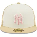 shapka-ploska-bezhov-prilepnala-rosa-59fifty-seam-stitch-na-new-york-yankees-mlb-ot-new-era