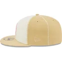 shapka-ploska-bezhov-prilepnala-rosa-59fifty-seam-stitch-na-new-york-yankees-mlb-ot-new-era