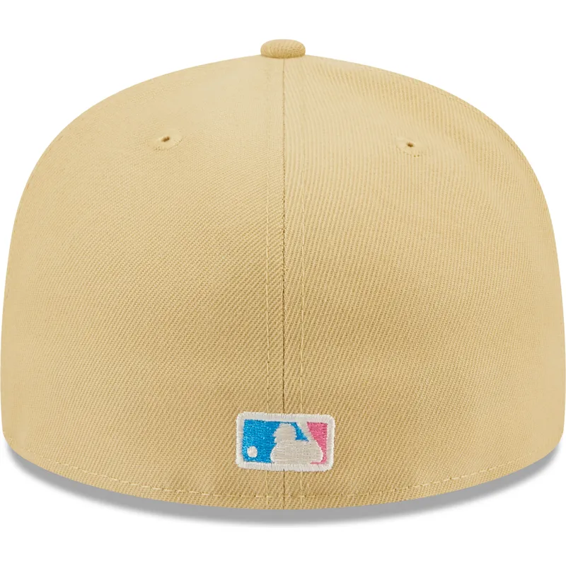 shapka-ploska-bezhov-prilepnala-rosa-59fifty-seam-stitch-na-new-york-yankees-mlb-ot-new-era