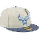 graue-und-blaue-anliegende-flat-cap-59fifty-the-elements-air-pin-der-chicago-bulls-nba-von-new-era