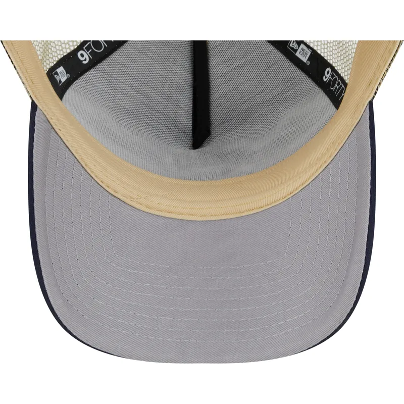 shapka-izvita-traker-bezhov-snapbek-9forty-a-frame-all-day-na-new-york-yankees-mlb-ot-new-era