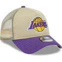 shapka-izvita-traker-bezhov-snapbek-9forty-a-frame-all-day-na-los-angeles-lakers-nba-ot-new-era
