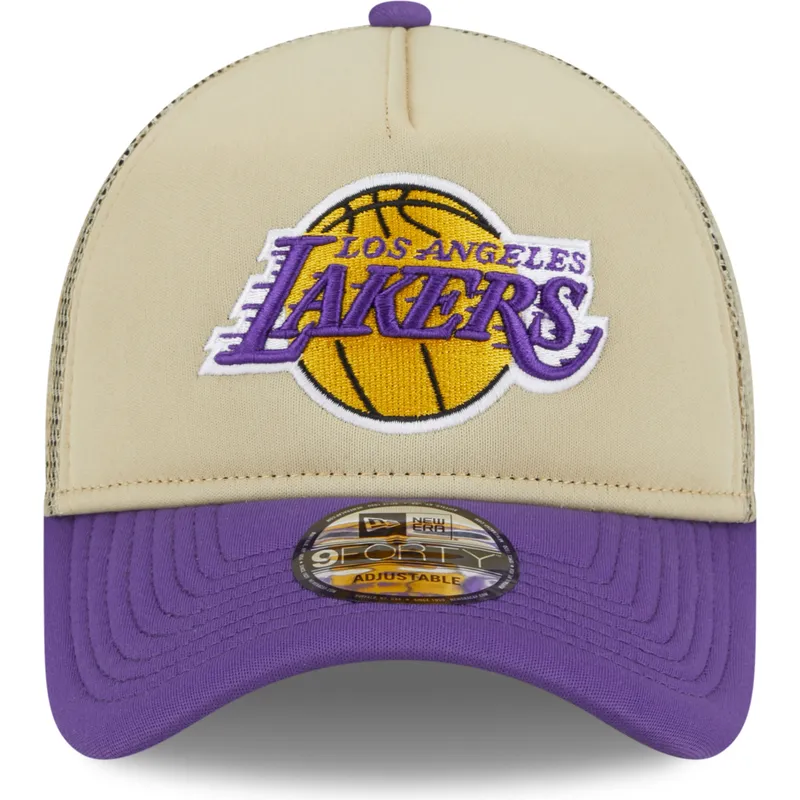shapka-izvita-traker-bezhov-snapbek-9forty-a-frame-all-day-na-los-angeles-lakers-nba-ot-new-era