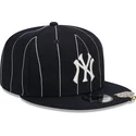 shapka-ploska-tmnosin-snapbek-9fifty-pinstripe-visor-clip-na-new-york-yankees-mlb-ot-new-era
