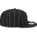 shapka-ploska-cherna-snapbek-9fifty-pinstripe-visor-clip-na-chicago-white-sox-mlb-ot-new-era
