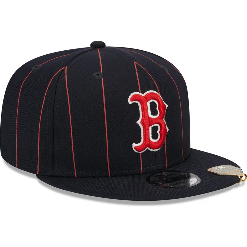 shapka-ploska-tmnosin-snapbek-9fifty-pinstripe-visor-clip-na-boston-red-sox-mlb-ot-new-era