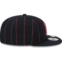 shapka-ploska-tmnosin-snapbek-9fifty-pinstripe-visor-clip-na-boston-red-sox-mlb-ot-new-era